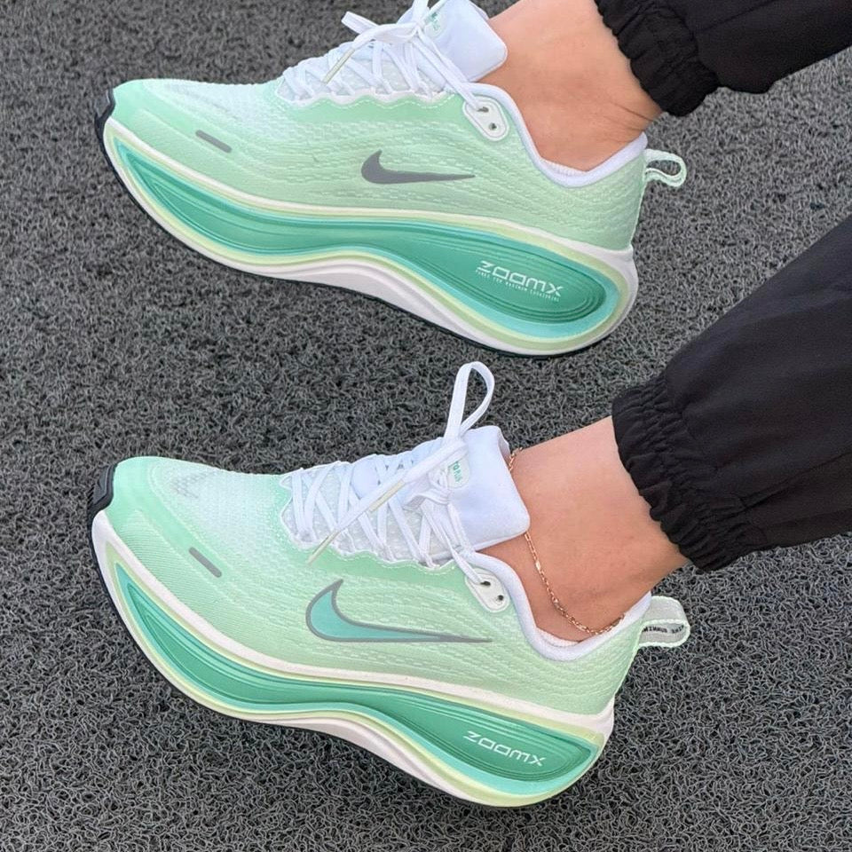 NIKE VOMERO 18 ZOOMX