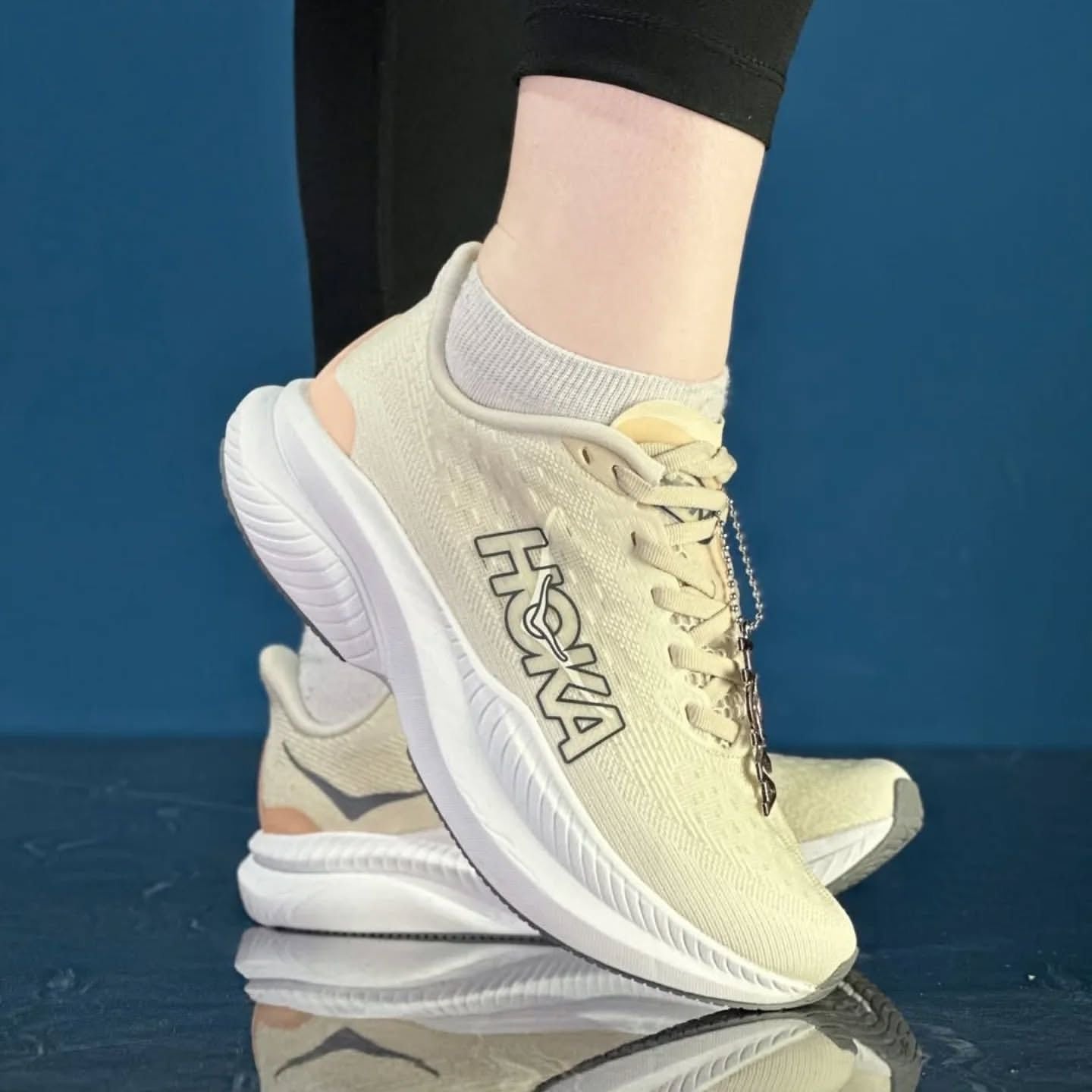 HOKA BEIGE - DAMA