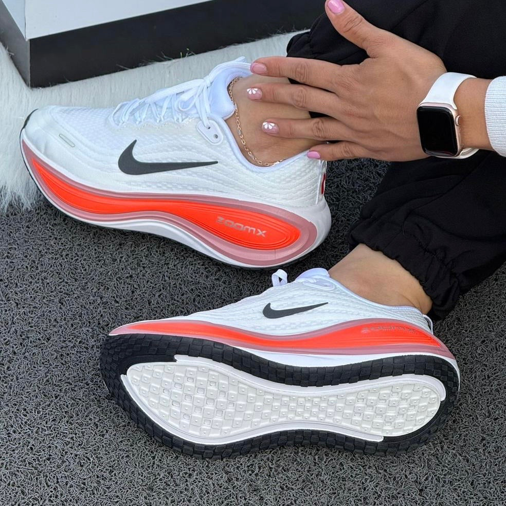 NIKE VOMERO 18 ZOOMX