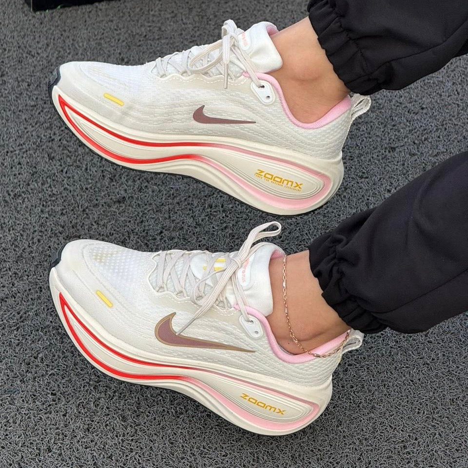 NIKE VOMERO 18 ZOOMX