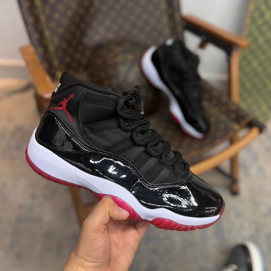 AIR JORDAN 11 - HOMBRE