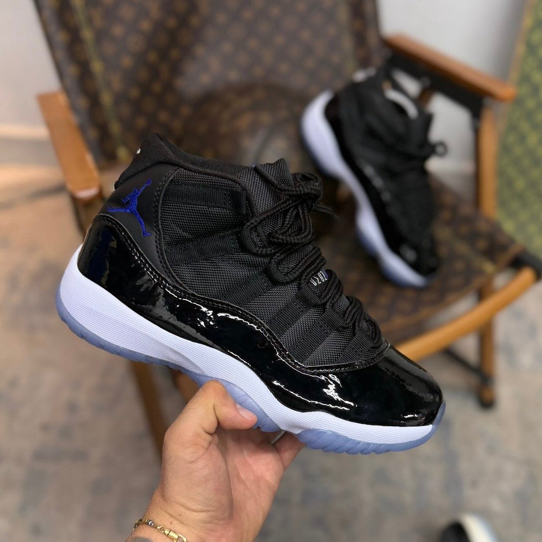 AIR JORDAN 11 - HOMBRE