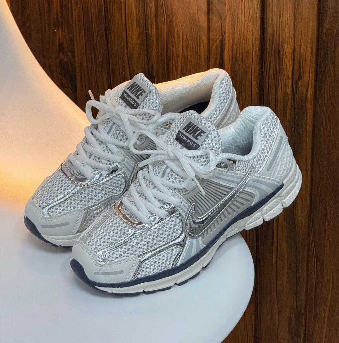 NIKE VOMERO 5