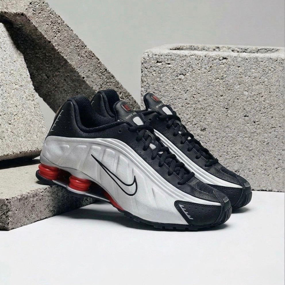 NIKE SHOX