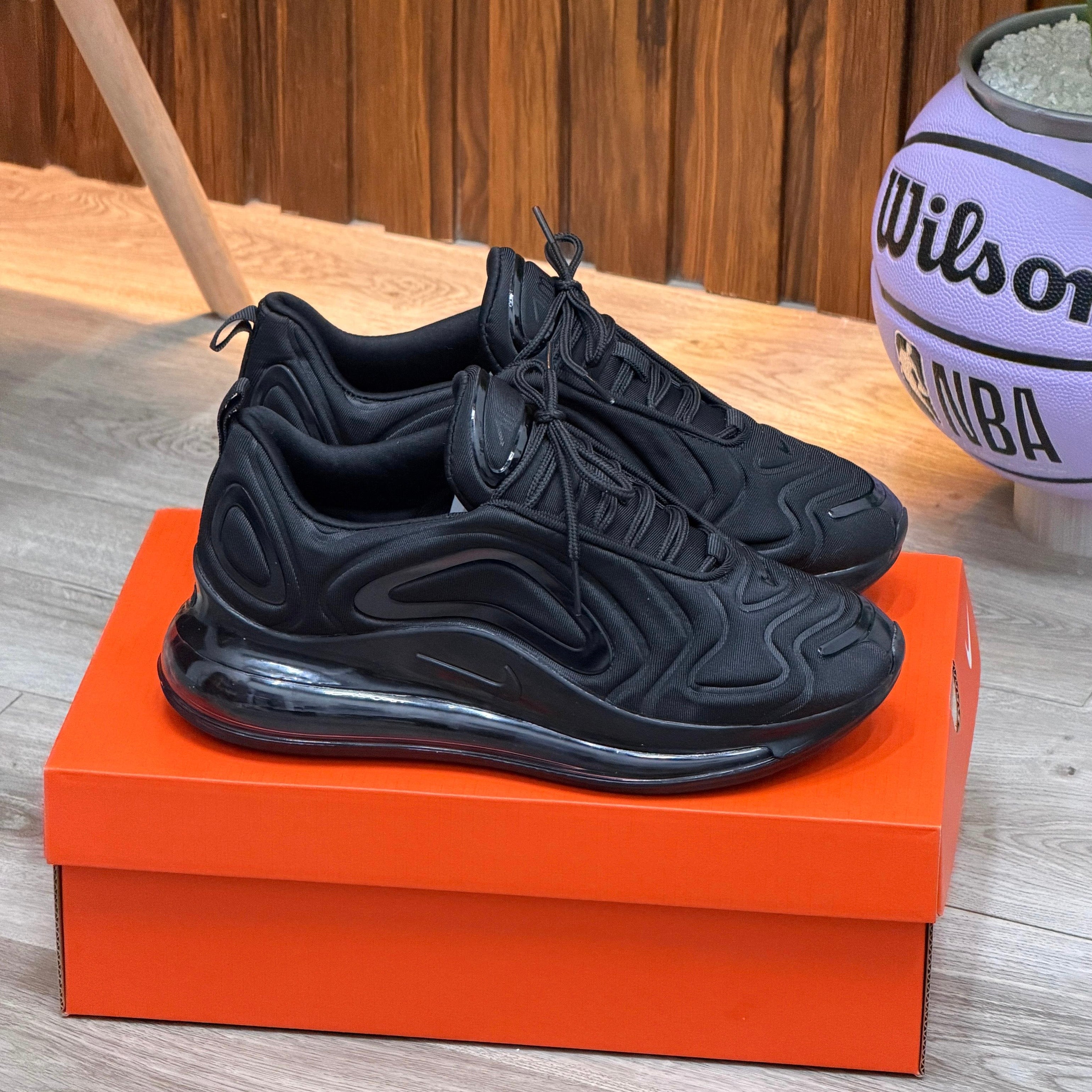 NIKE AIR MAX 720