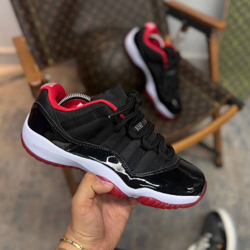 AIR JORDAN 11 - HOMBRE