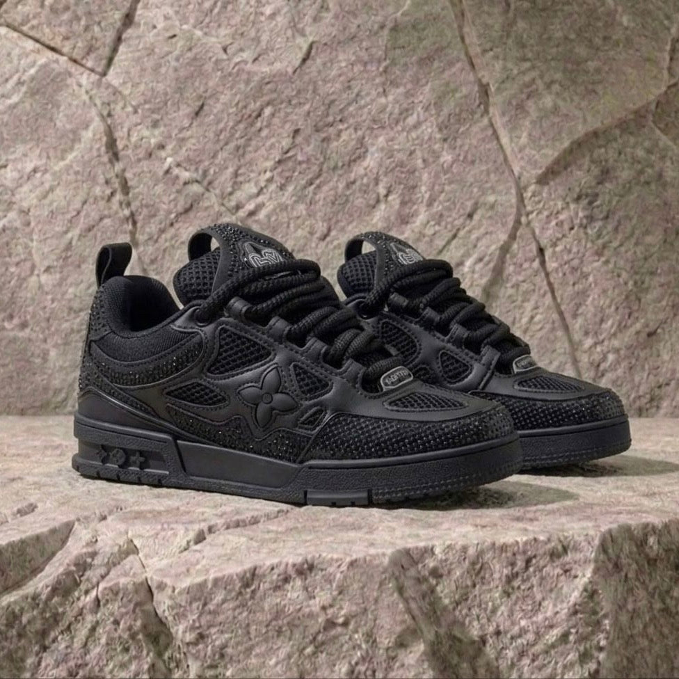 LOUIS VUITTON - BLACK