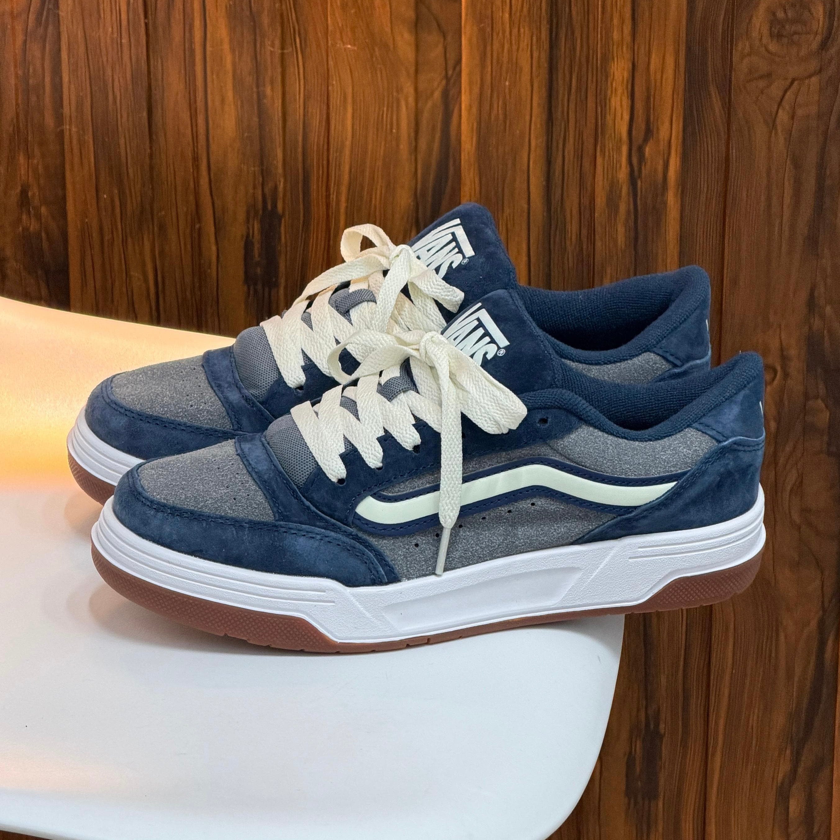VANS HYLANE