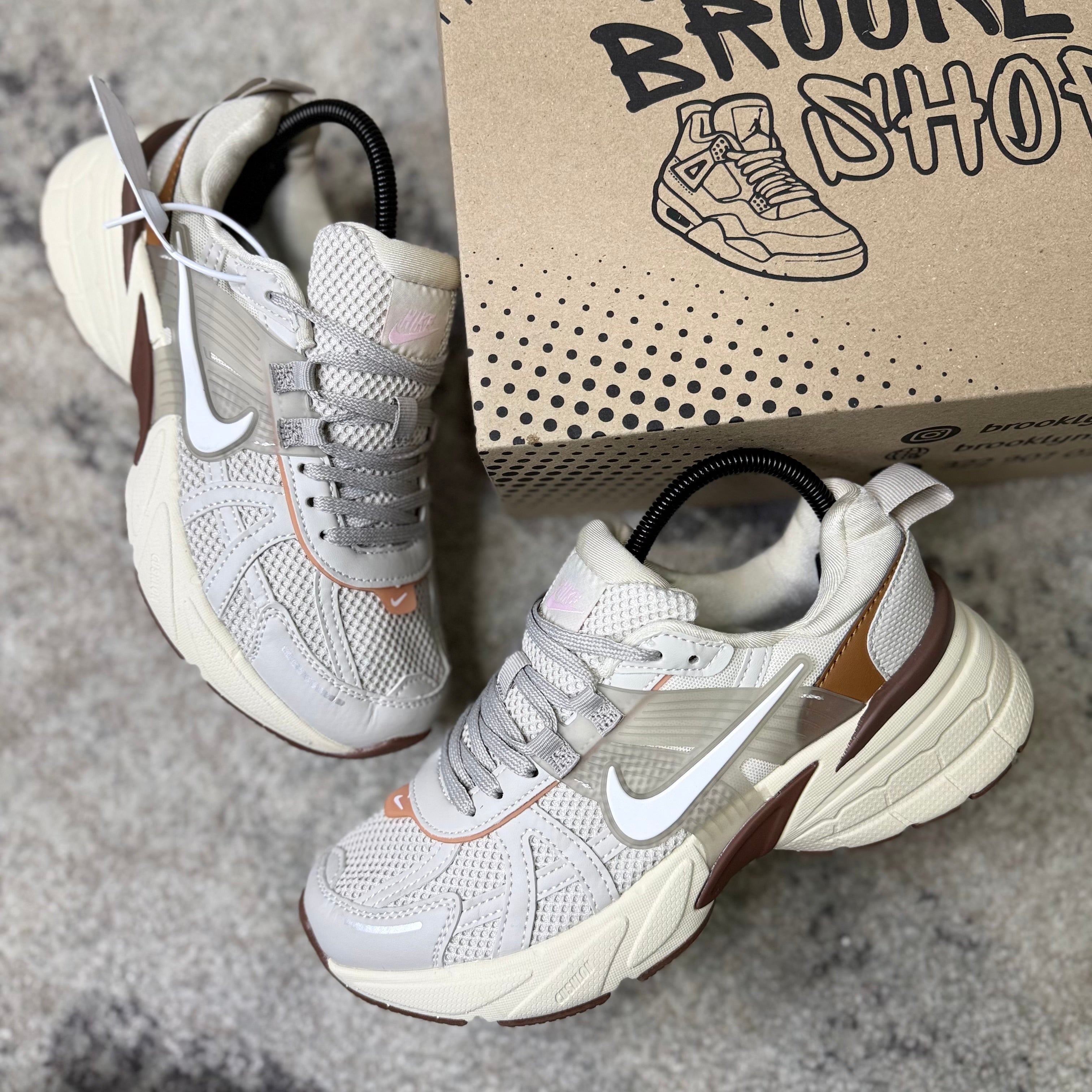 NIKE V2K RUN