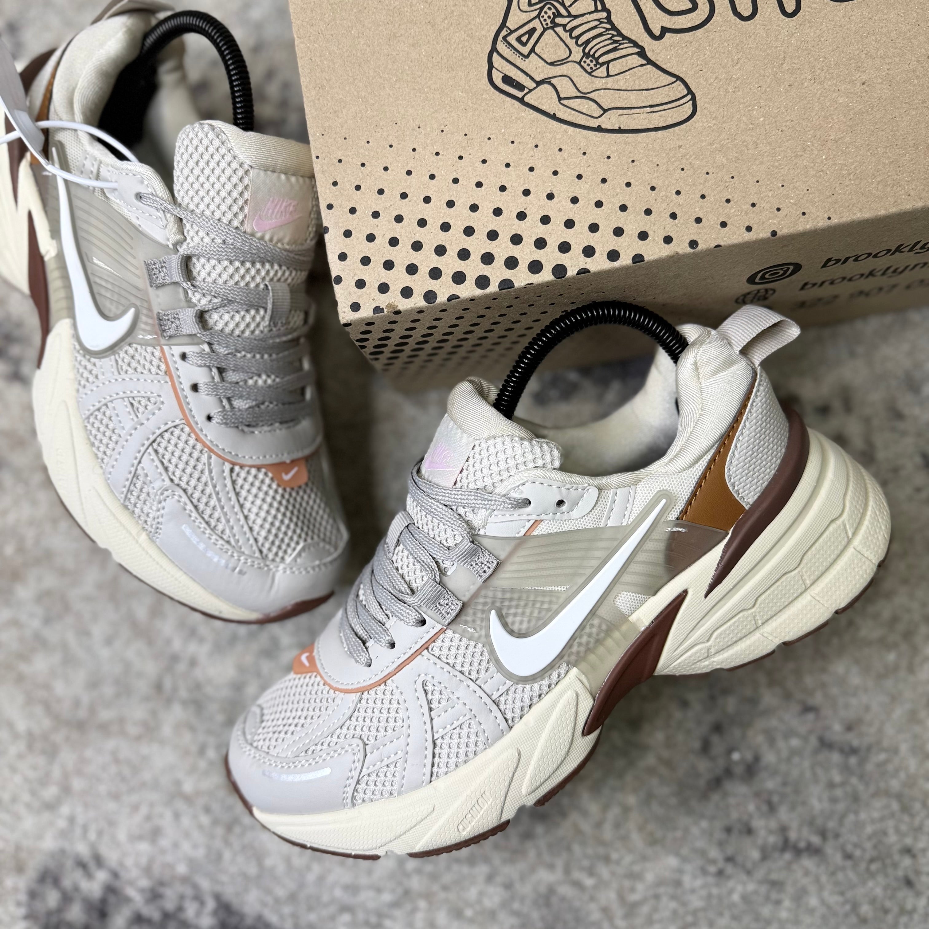 NIKE V2K RUN
