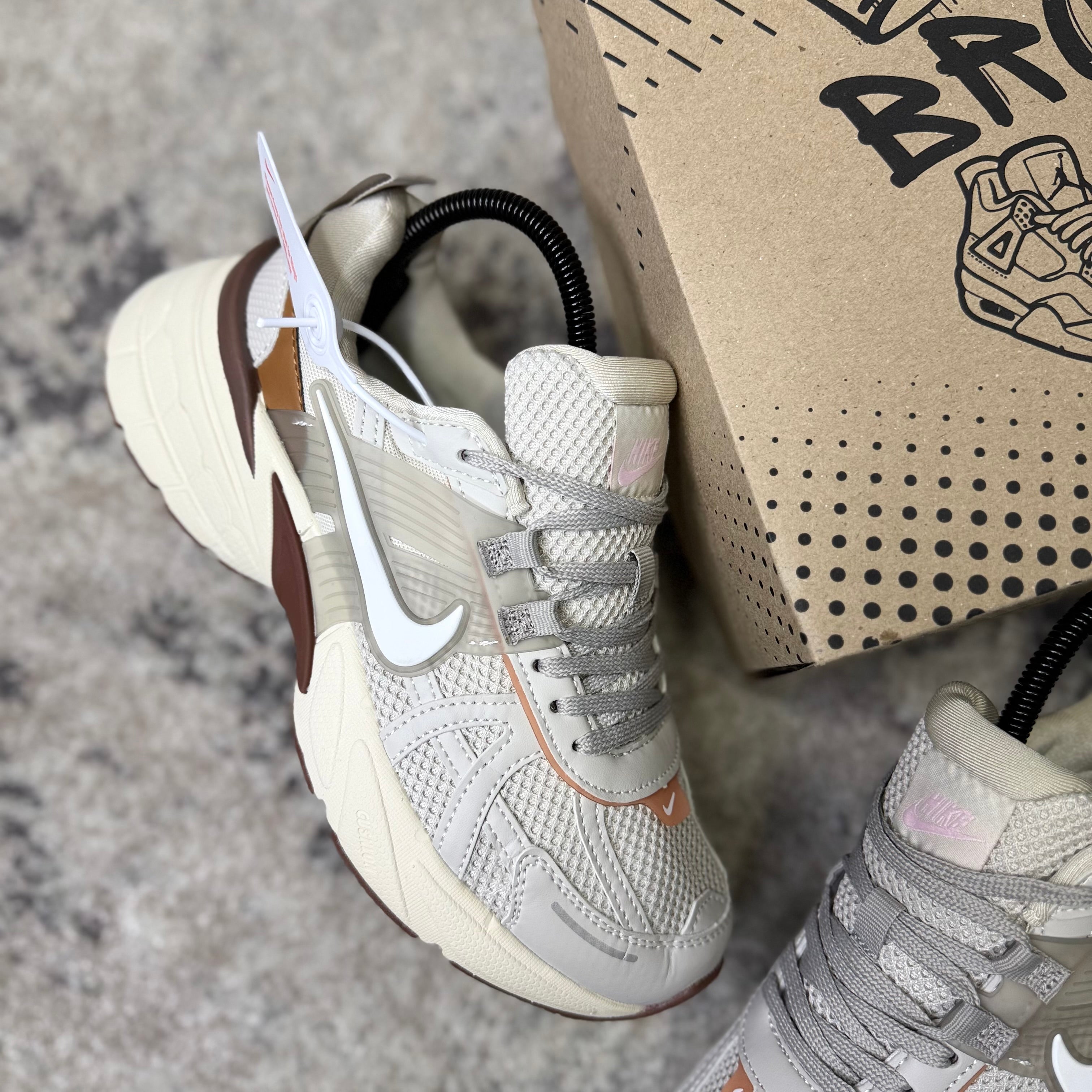 NIKE V2K RUN