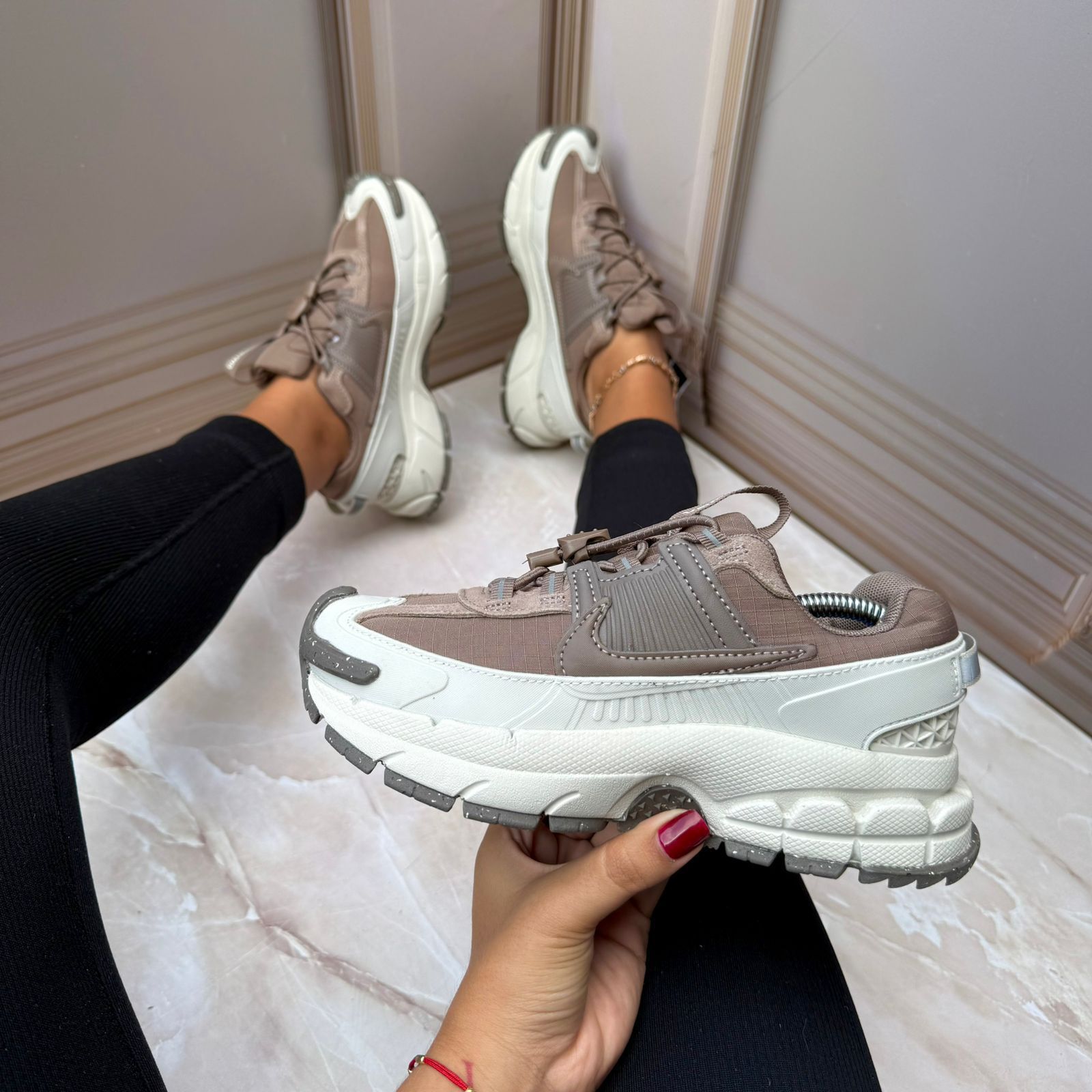 NIKE ZOOM VOMERO ROAM