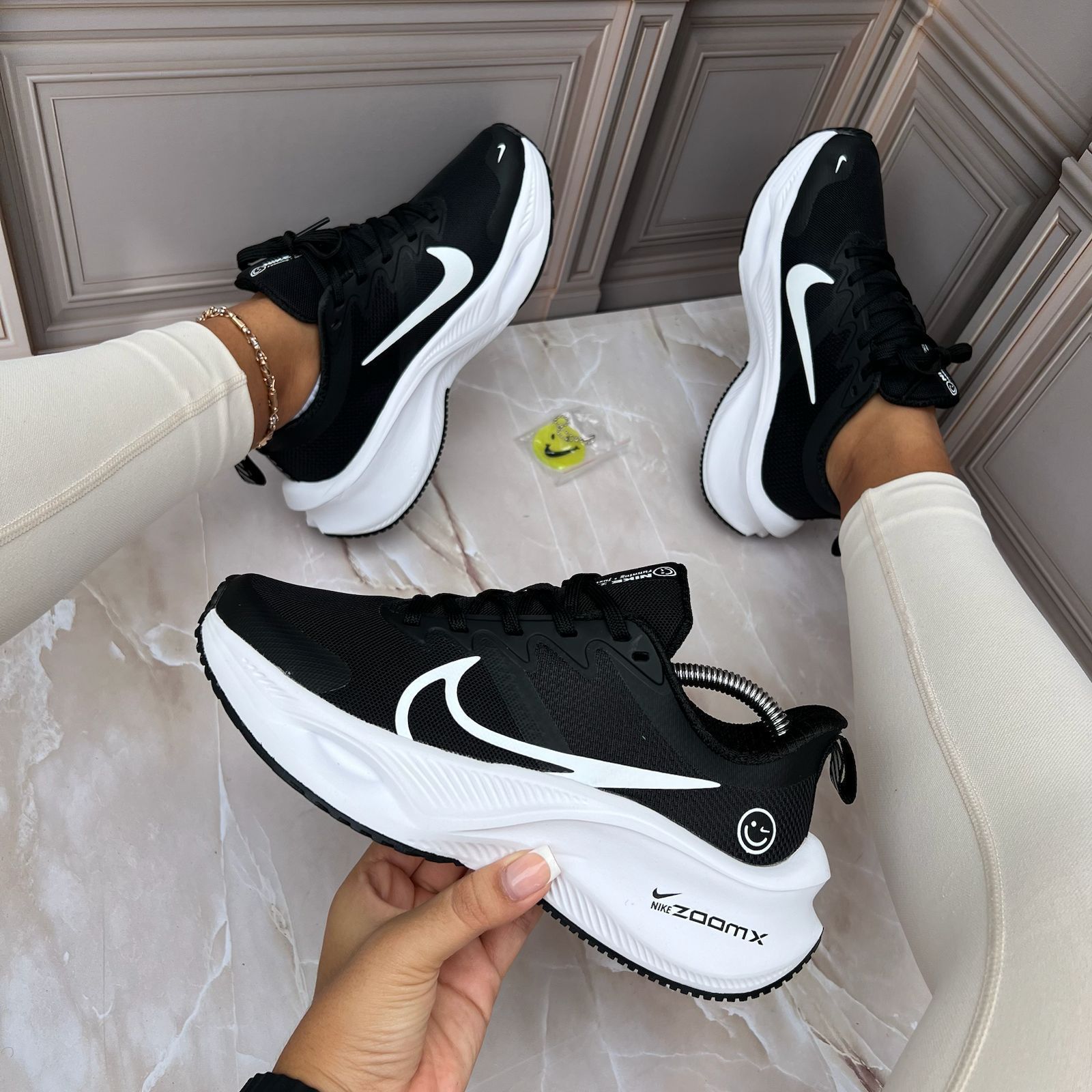 NIKE ZOOMX CARITA