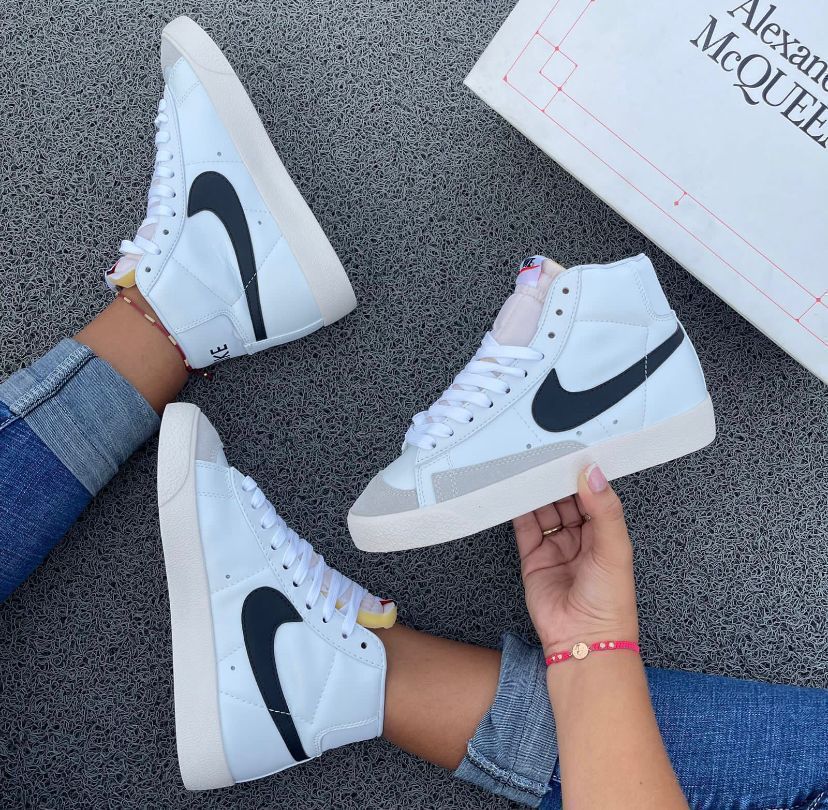 NIKE BLAZER