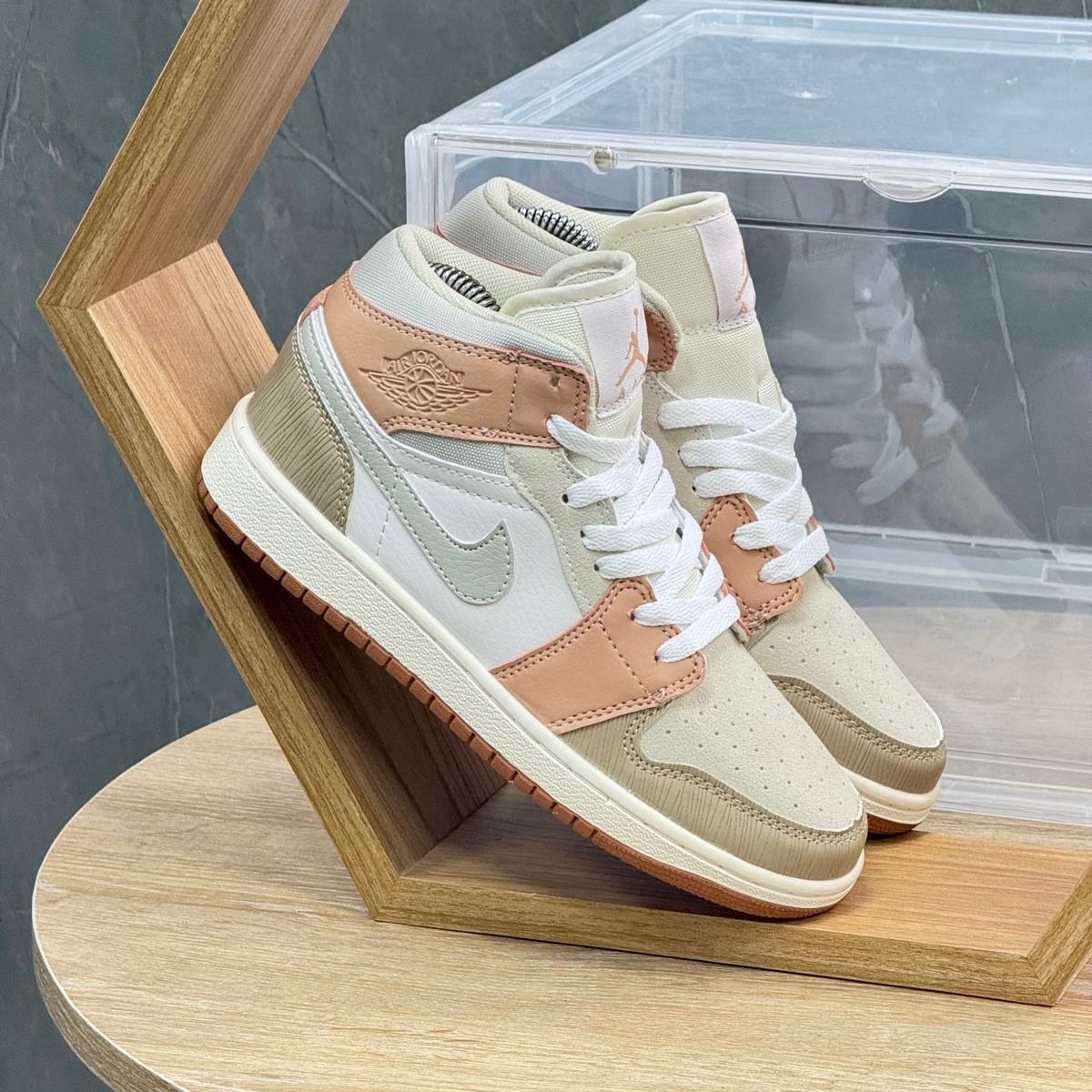 BOTA AIR JORDAN 1 - DAMA