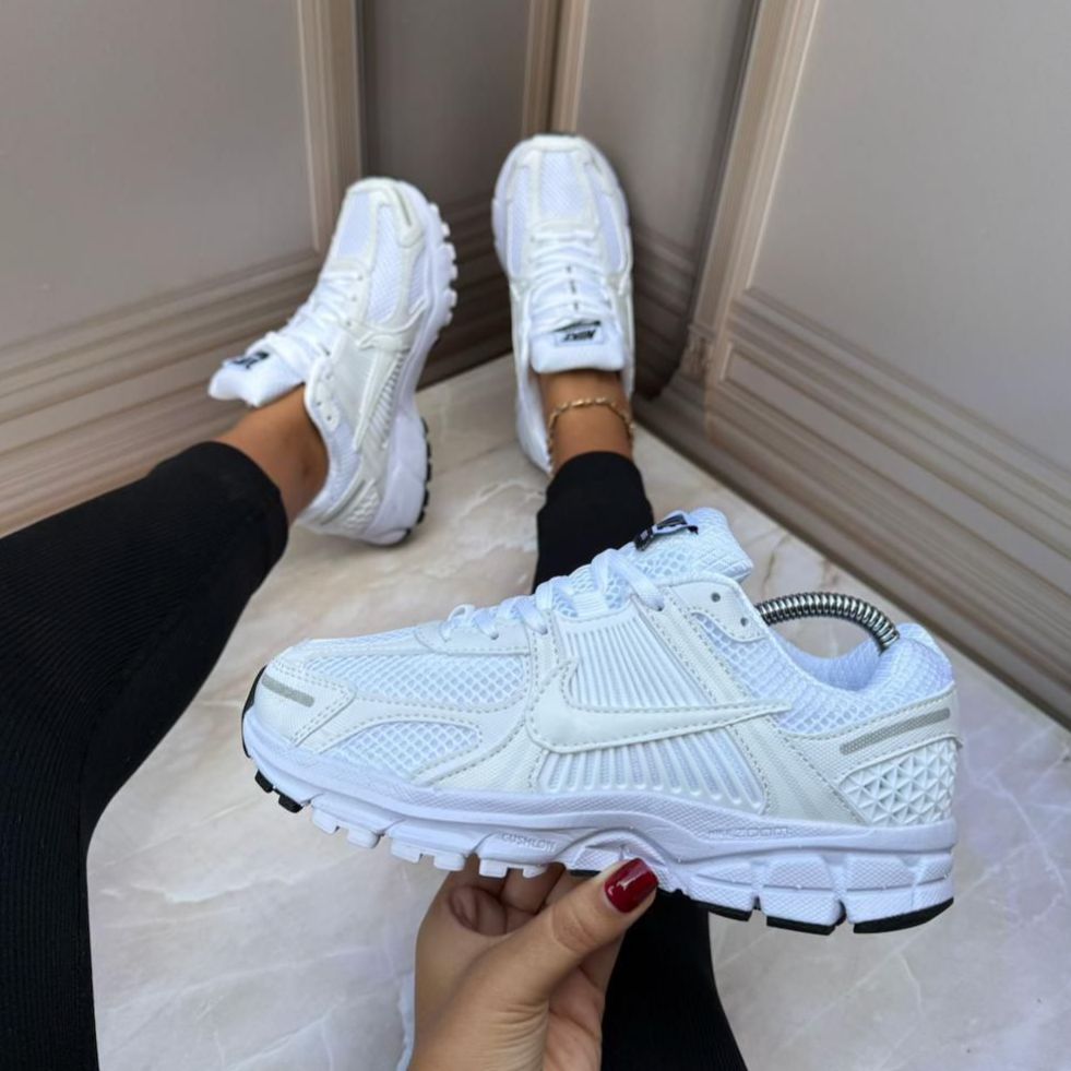 NIKE VOMERO