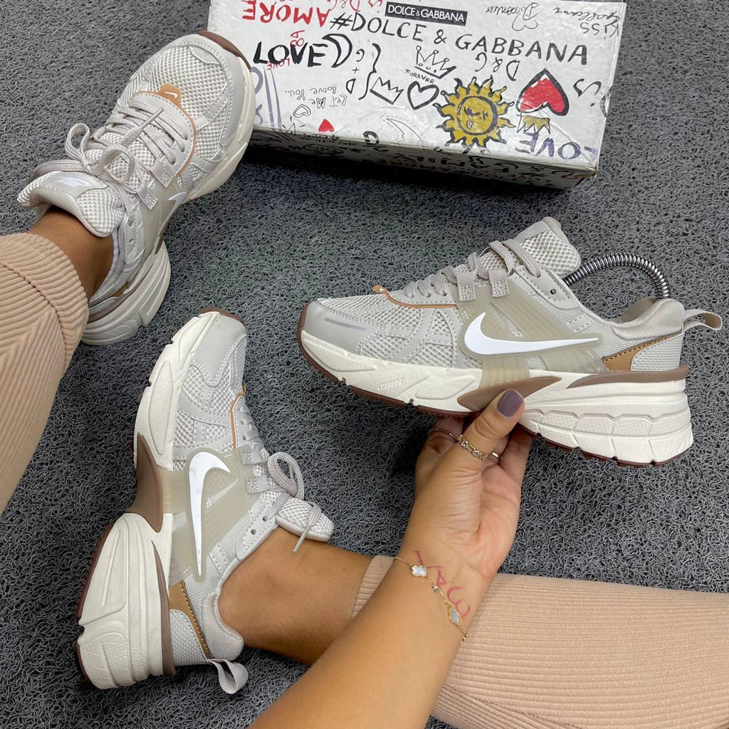 NIKE V2K RUN