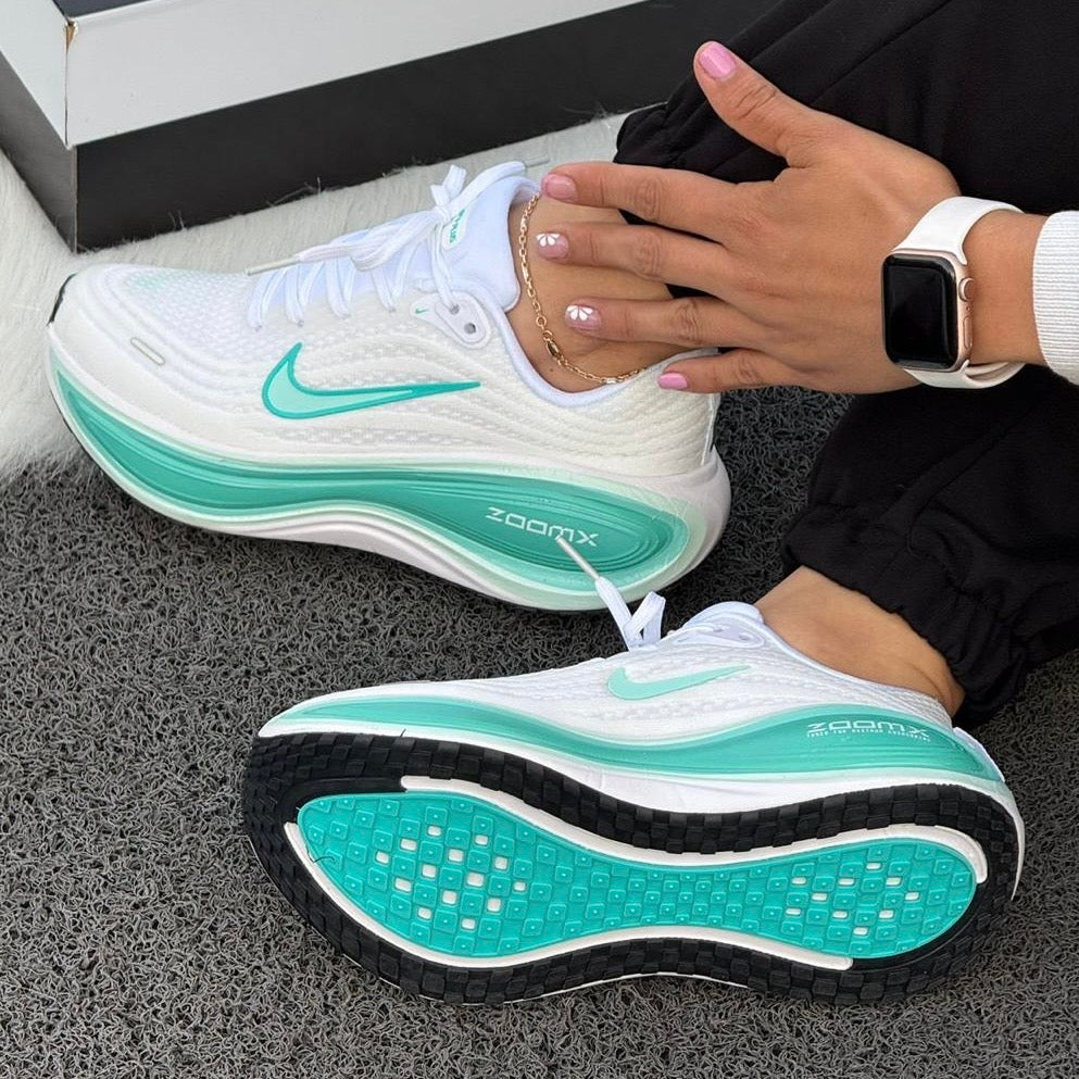 NIKE VOMERO 18 ZOOMX