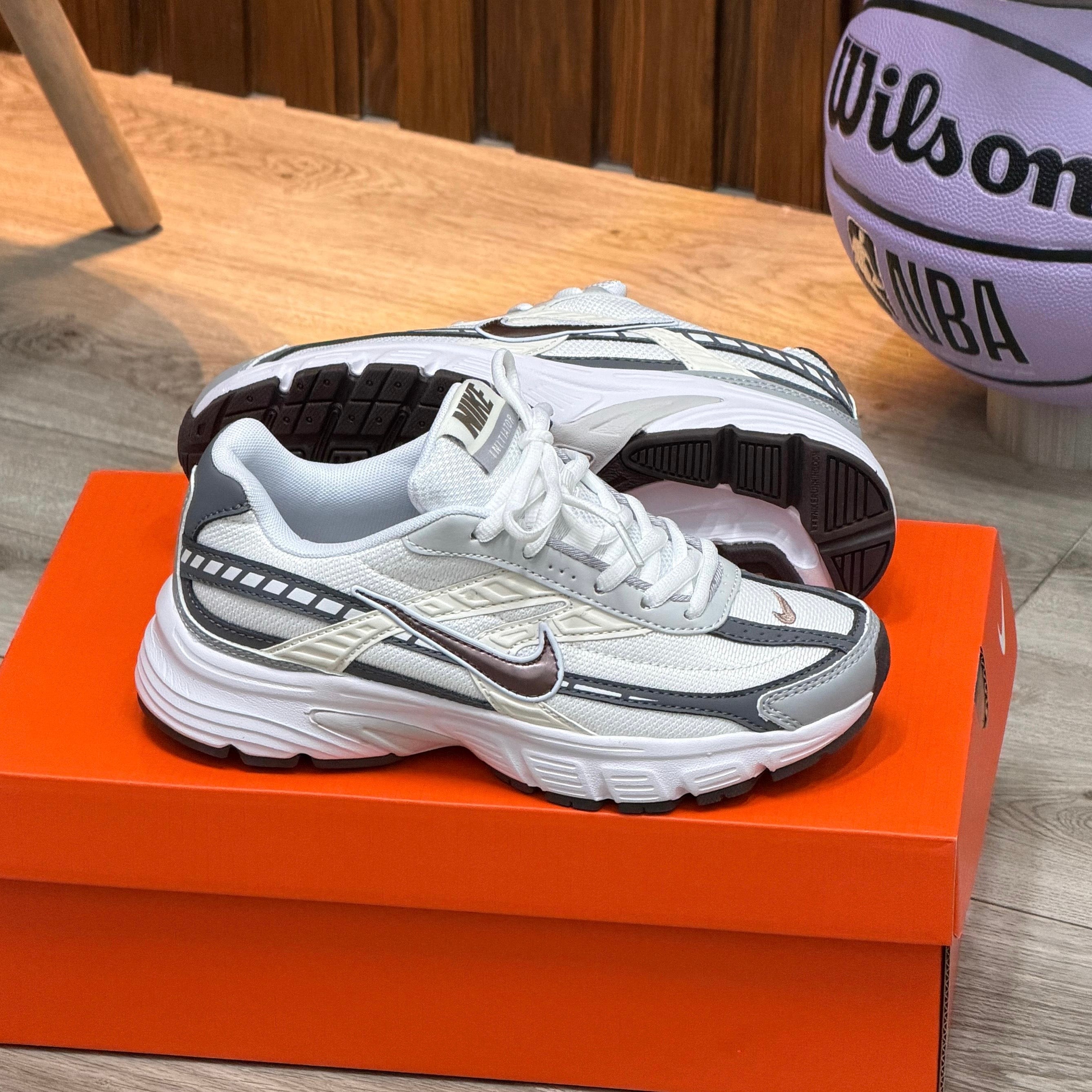 NIKE INITIATOR -DAMA
